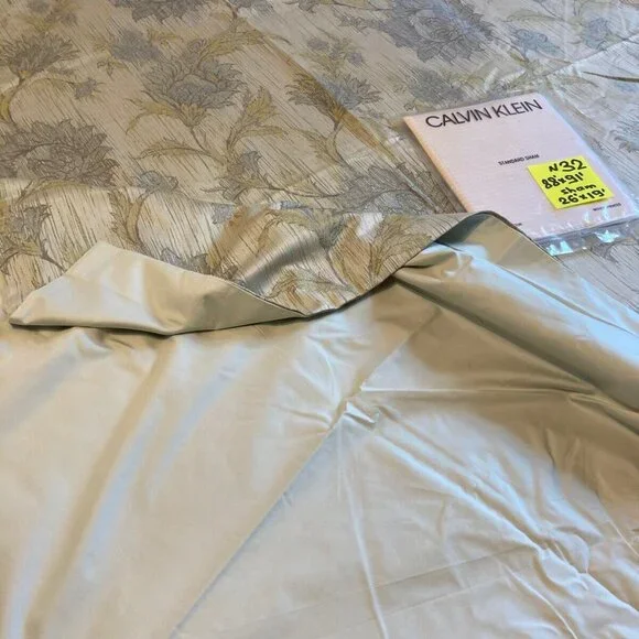 MIX : Calvin Klein Standard Sham and Queen Duvet + 1pcs Sham' (N -32)